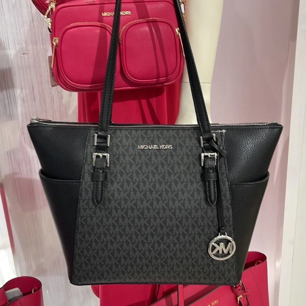 MICHAEL KORS CHARLOTTE LARGE TOP ZIP Tote bag
Black Signature - Picture 16 of 16